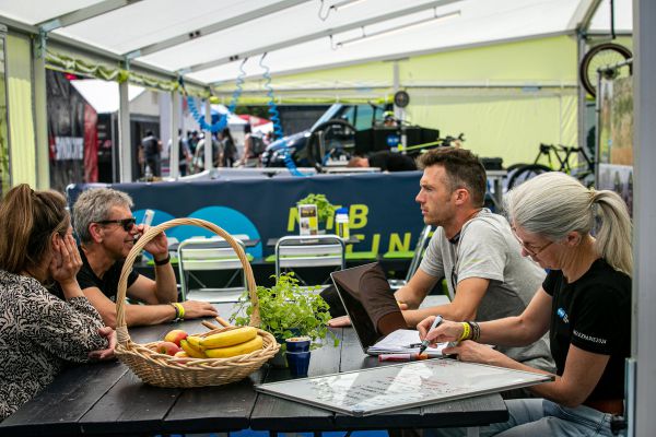 SP Lenzerheide 2023 - špacír týmovým zázemím