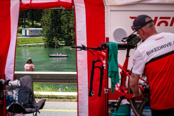 SP Lenzerheide 2023 - špacír týmovým zázemím