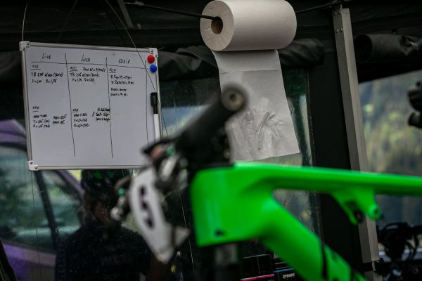 SP Lenzerheide 2023 - špacír týmovým zázemím