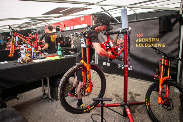 SP Lenzerheide 2023 - špacír týmovým zázemím