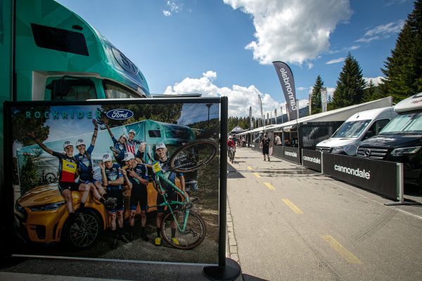 SP Lenzerheide 2023 - špacír týmovým zázemím