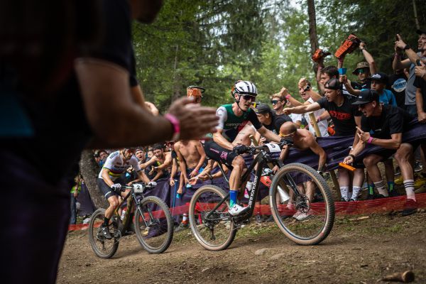 Alan Hatherly a Nino Schurter