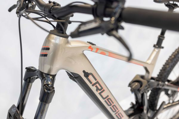 Crussis celoodpružené novinky 2024