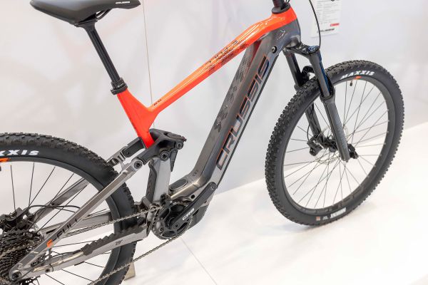 Crussis celoodpružené novinky 2024