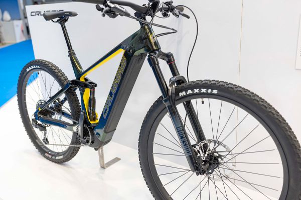 Crussis celoodpružené novinky 2024