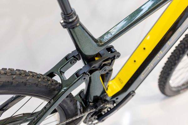 Crussis celoodpružené novinky 2024