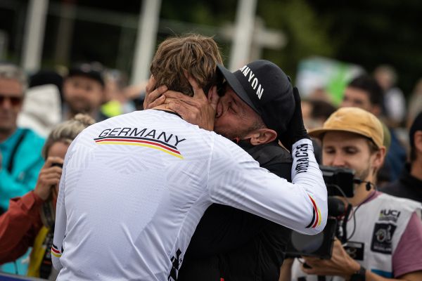 Vítězná pusa od Fabiena Barela