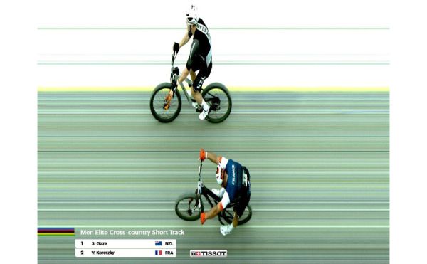 MS 2023 - Glasgow - fotofiniš těsného dojezdu mužů