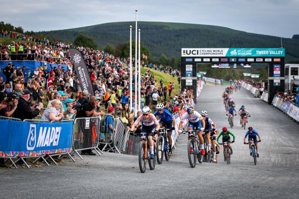 MS 2023 - Glasgow - čelo kontrolovala Puck Pieterse a Evie Richards