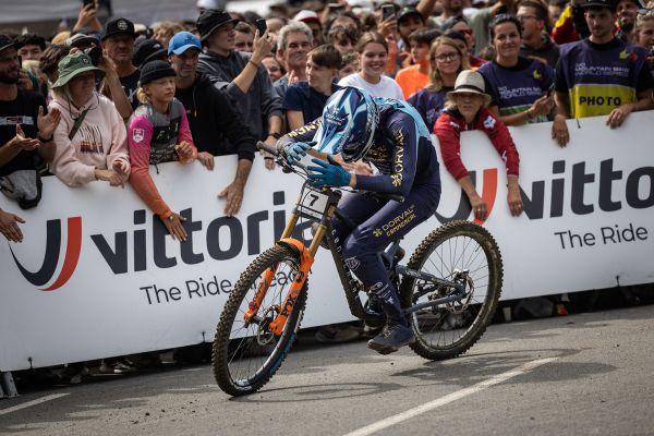 Coulanges vyhrál kvalifikaci i semifinále, ale ve finále spadl