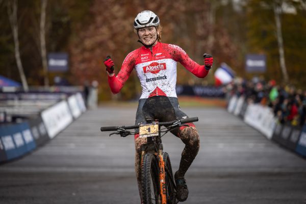 Puck Pieterse vyhrává Světový pohár