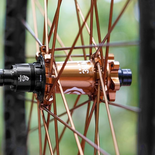 Industry Nine - bronzová limitka pro podzim 2023