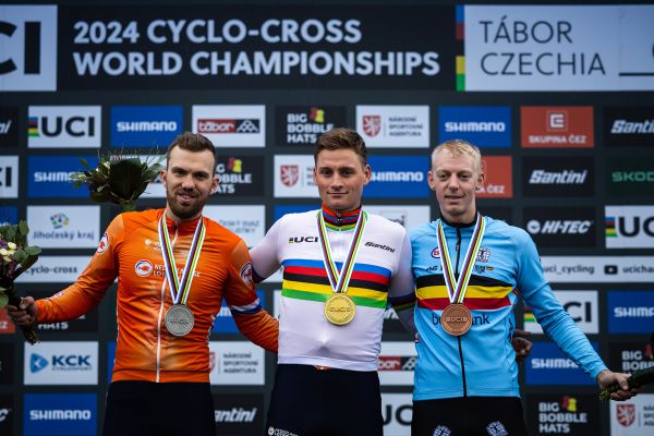 1. Mathieu van der Poel, 2.Joris Niewenhius, 3.Michael Vanthorenhout