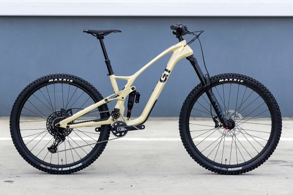 GT Force Carbon Elite