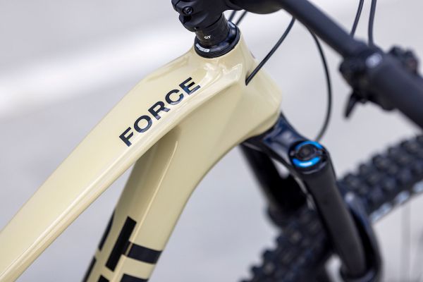 GT Force Carbon Elite