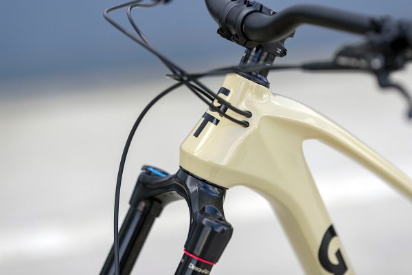 GT Force Carbon Elite