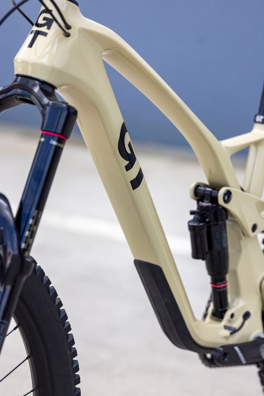 GT Force Carbon Elite