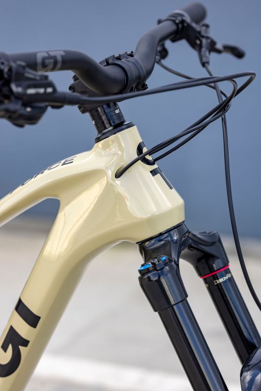 GT Force Carbon Elite