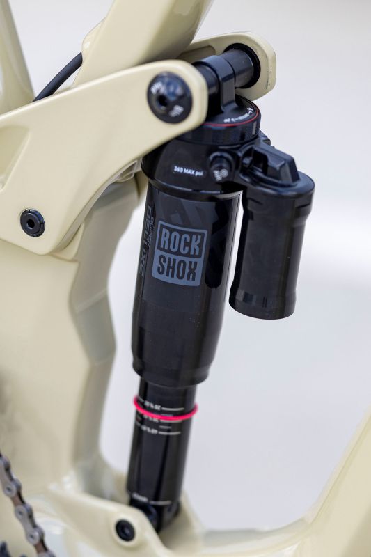 GT Force Carbon Elite