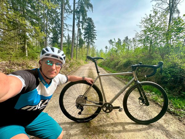 Ocel vs. titan srovnání Javax vs. Equator