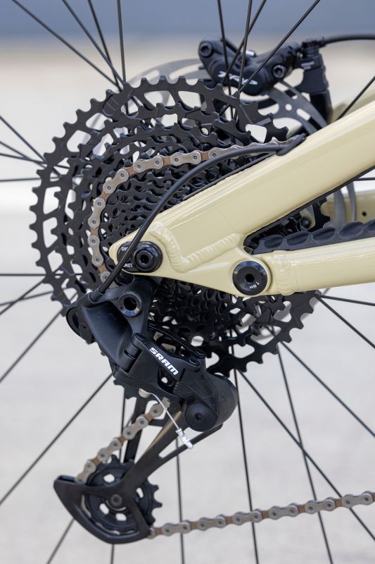 GT Force Carbon Elite