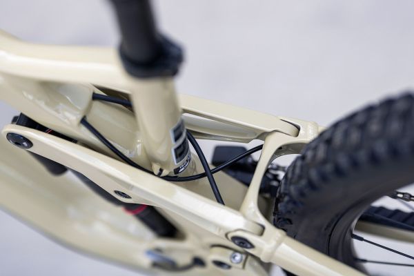 GT Force Carbon Elite