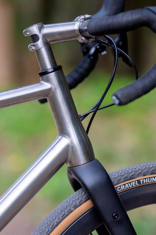 Ocel vs. titan srovnání Javax vs. Equator