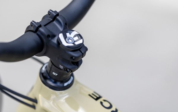 GT Force Carbon Elite