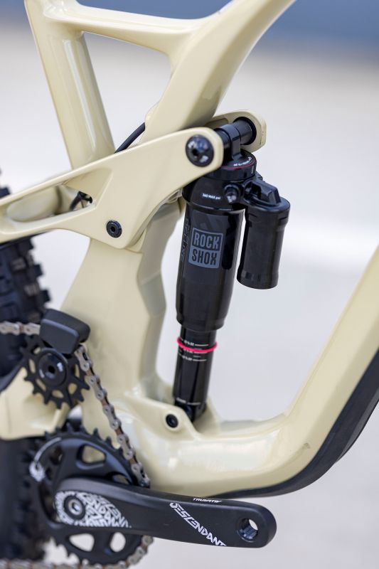 GT Force Carbon Elite