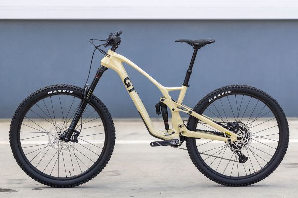 GT Force Carbon Elite