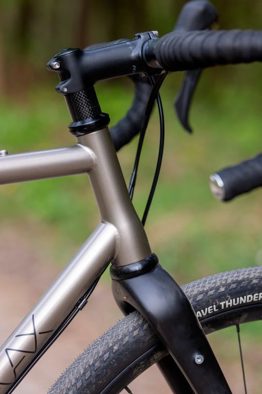 Ocel vs. titan srovnání Javax vs. Equator