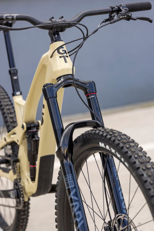 GT Force Carbon Elite