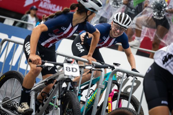 MS 2024 - štafety - Haley Batten posílá na trať Madigan Munro