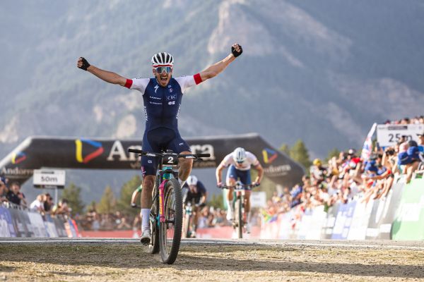 Victor Koretzky mistrem světa v Short-Tracku