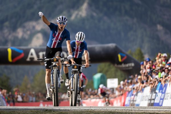 Riley Amos vyhrává short-track do 23 let