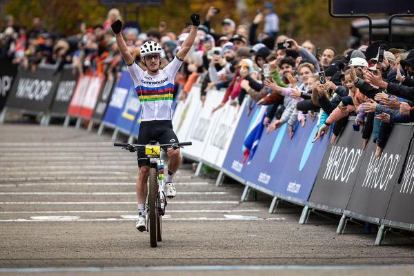 Alan Hatherly zakončuje výbornou sezónu vítězstvím