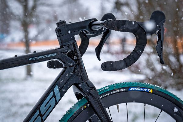 Massi Across Simony Spěšné