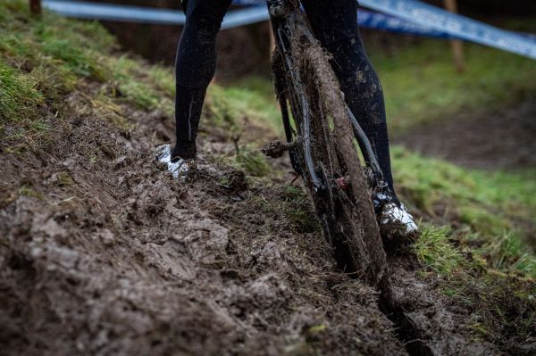 MČR v cyklokrosu - Jičín 2024 - po první hodině slušná lajna