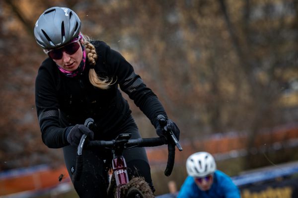 MČR v cyklokrosu - Jičín 2024 - Jana Czeczinkarová na novém stroji BH