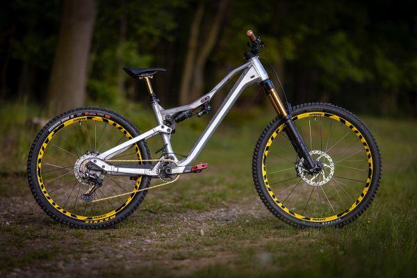 Rock Machine Whizz na tři způsoby