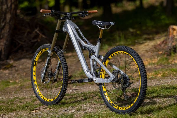 Rock Machine Whizz na tři způsoby