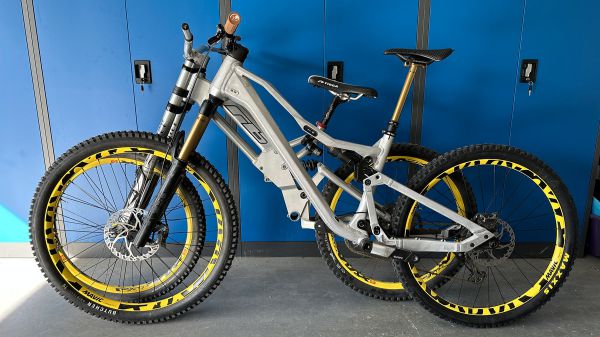 Rock Machine Whizz na tři způsoby