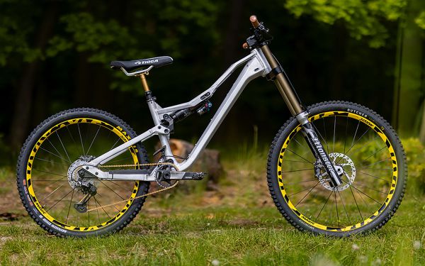 Rock Machine Whizz na tři způsoby