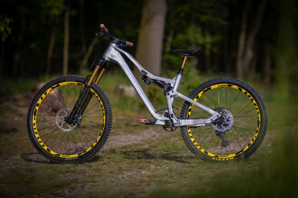 Rock Machine Whizz na tři způsoby