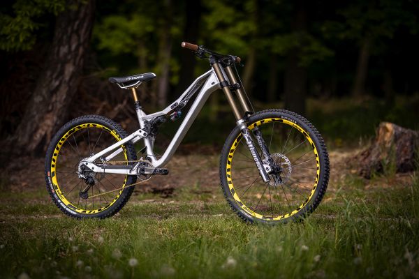 Rock Machine Whizz na tři způsoby