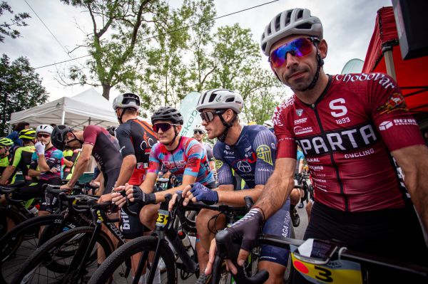 Hlinsko 2025 - zkušený gravelista Tom Kalojíros a premiant Michael Kukrle