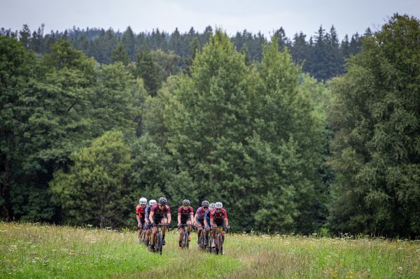 Hlinsko 2025 - čelní sedmičlenná skupina favoritů