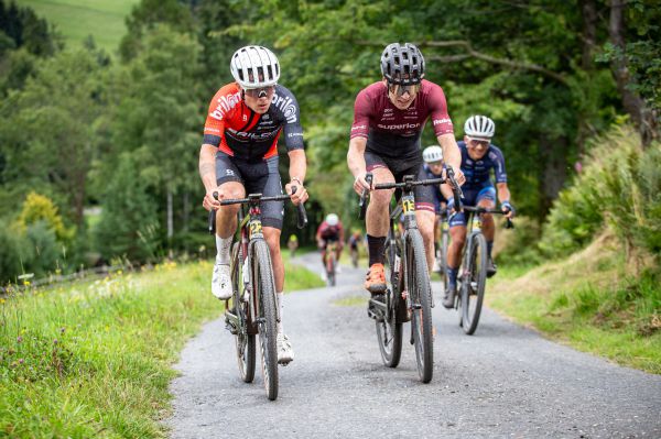 Hlinsko 2025 - Véna Ježek a Vojta Neradil bojují o prémii, Marek Bartůněk odpadl