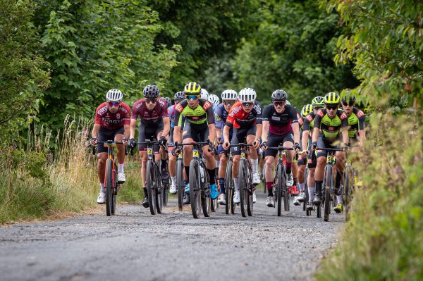 Hlinsko 2025 - boj o přední pozice na gravelu je často vyšší dívčí