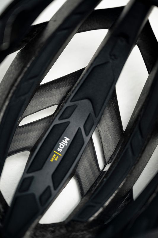 MET Trenta 3K Carbon